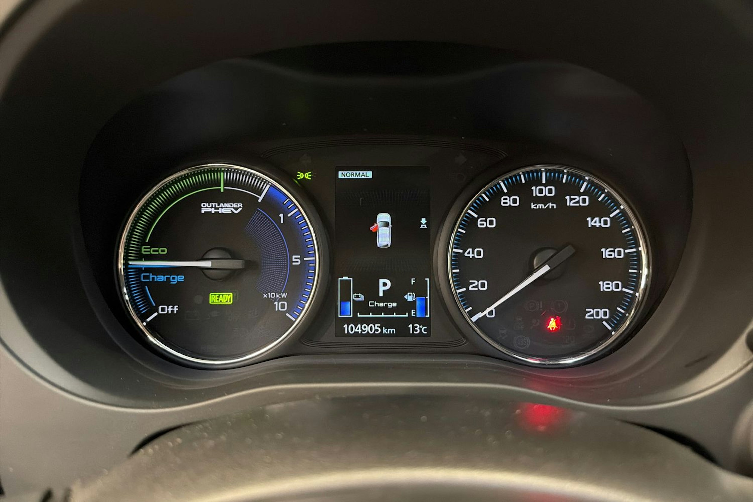 musta Mitsubishi Outlander PHEV 2020 kuva 25.