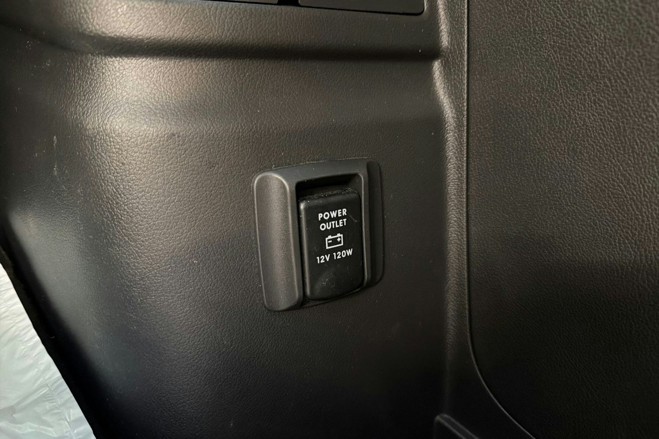 musta Mitsubishi Outlander PHEV 2020 kuva 26.