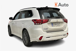 valkoinen Mitsubishi Outlander PHEV 2020 kuva 2.