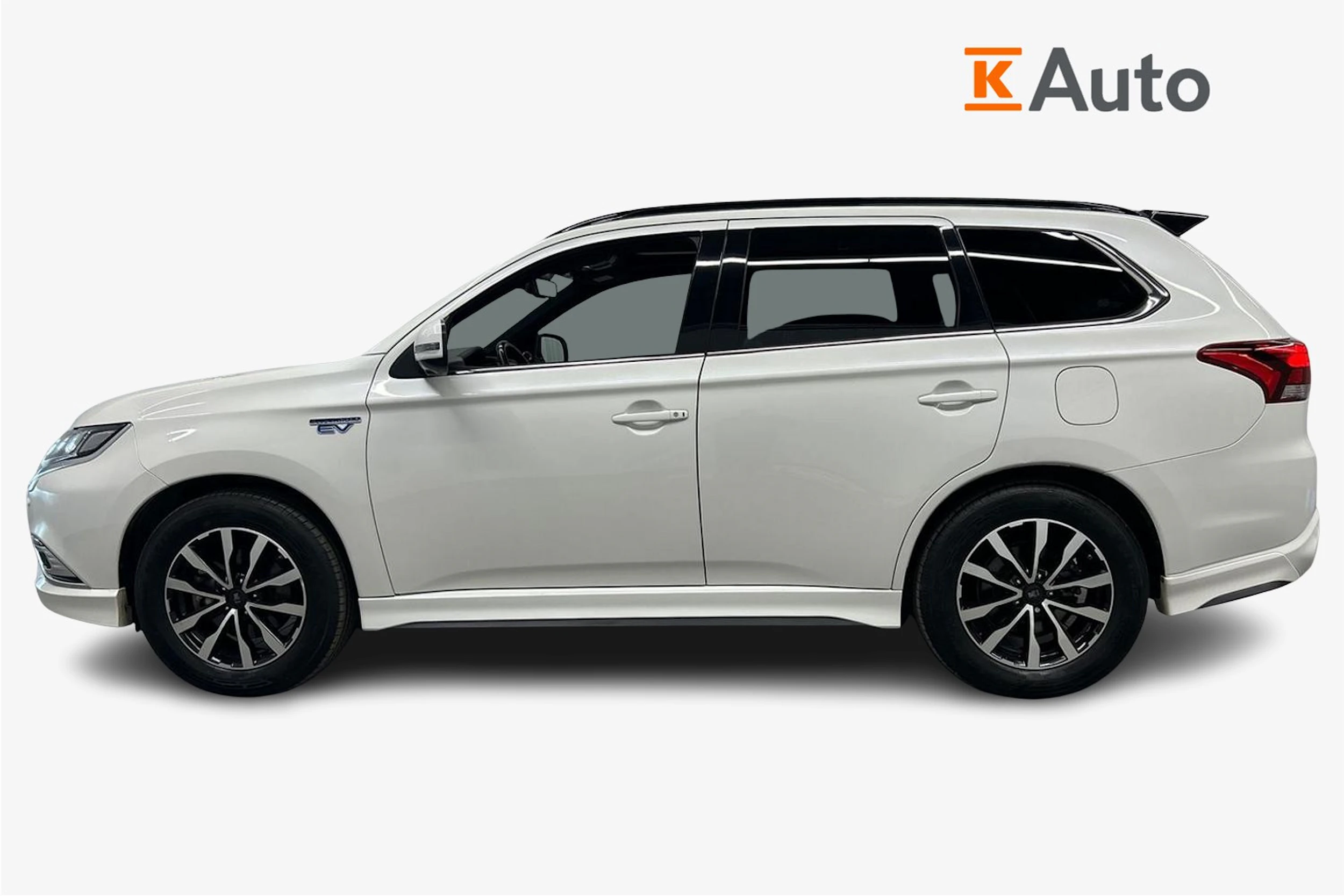 valkoinen Mitsubishi Outlander PHEV 2020 kuva 7.
