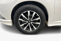 valkoinen Mitsubishi Outlander PHEV 2020 kuva 12.
