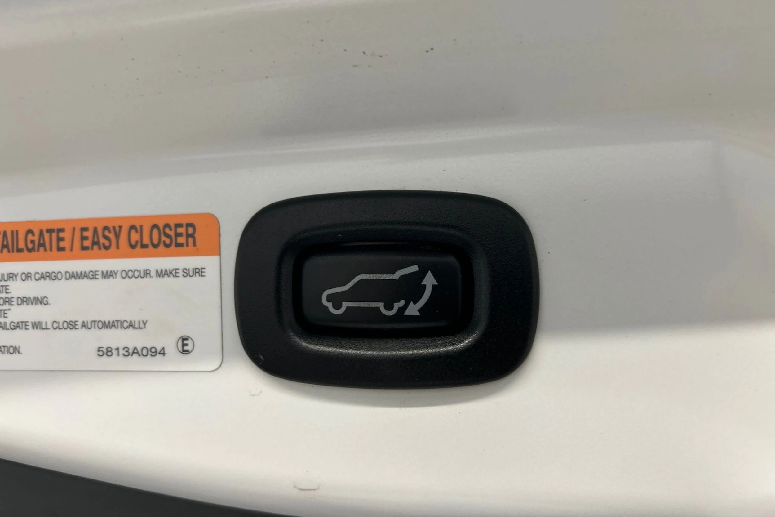 valkoinen Mitsubishi Outlander PHEV 2020 kuva 18.