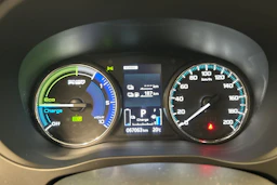 valkoinen Mitsubishi Outlander PHEV 2020 kuva 24.