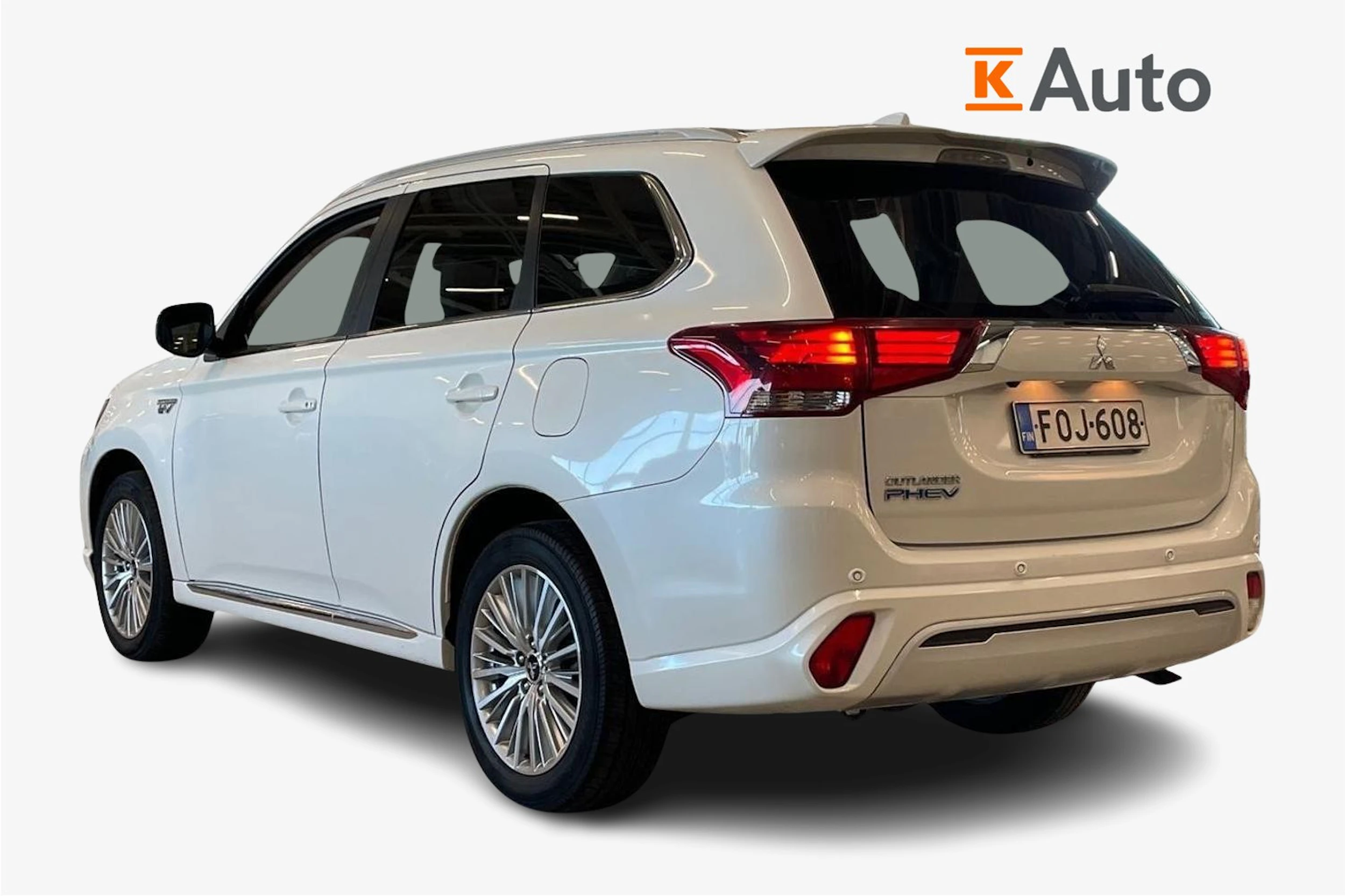 valkoinen Mitsubishi Outlander PHEV 2020 kuva 2.
