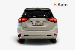 valkoinen Mitsubishi Outlander PHEV 2020 kuva 3.