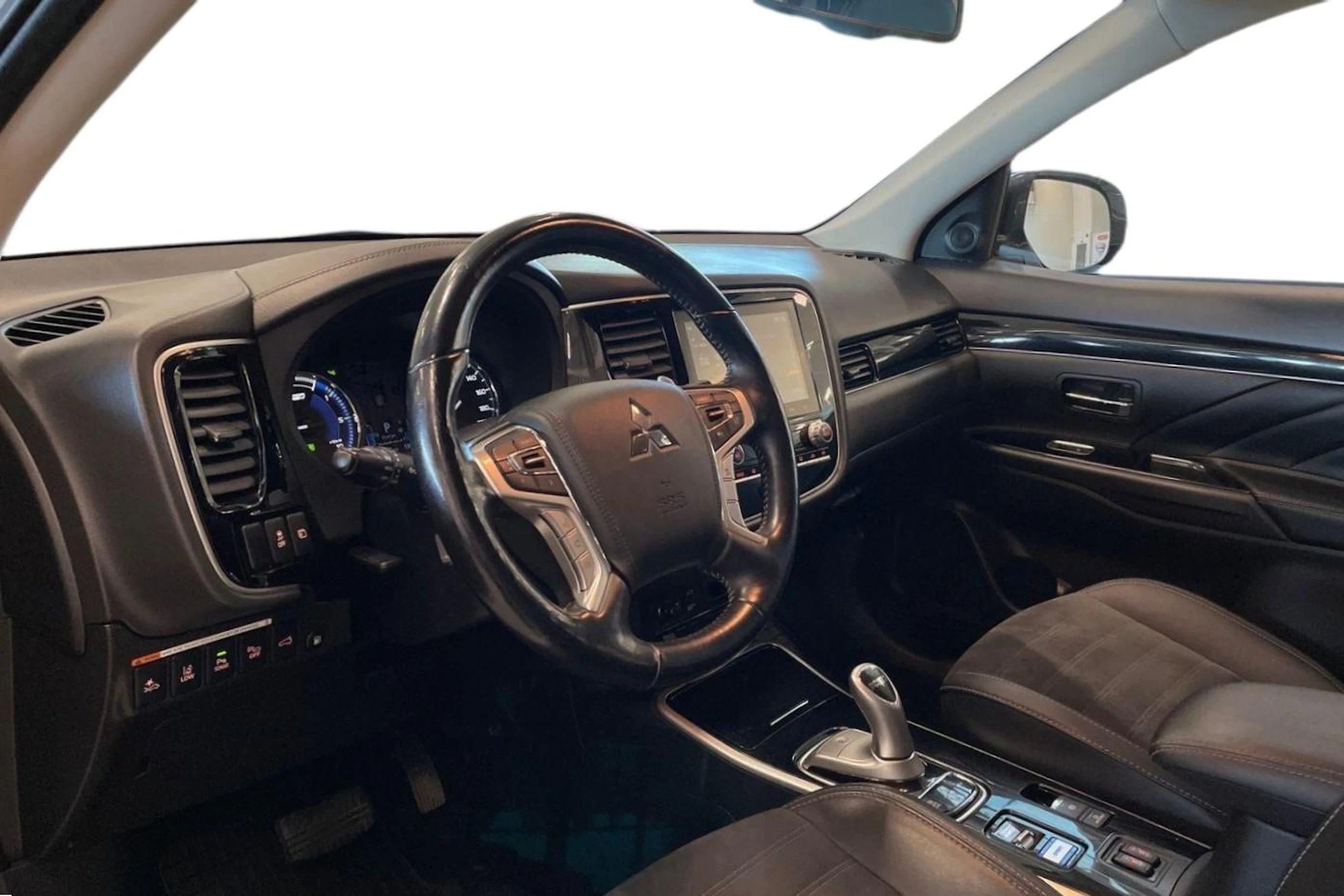 valkoinen Mitsubishi Outlander PHEV 2020 kuva 6.