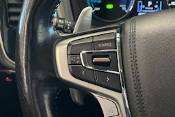 valkoinen Mitsubishi Outlander PHEV 2020 kuva 15.