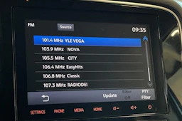 valkoinen Mitsubishi Outlander PHEV 2020 kuva 16.