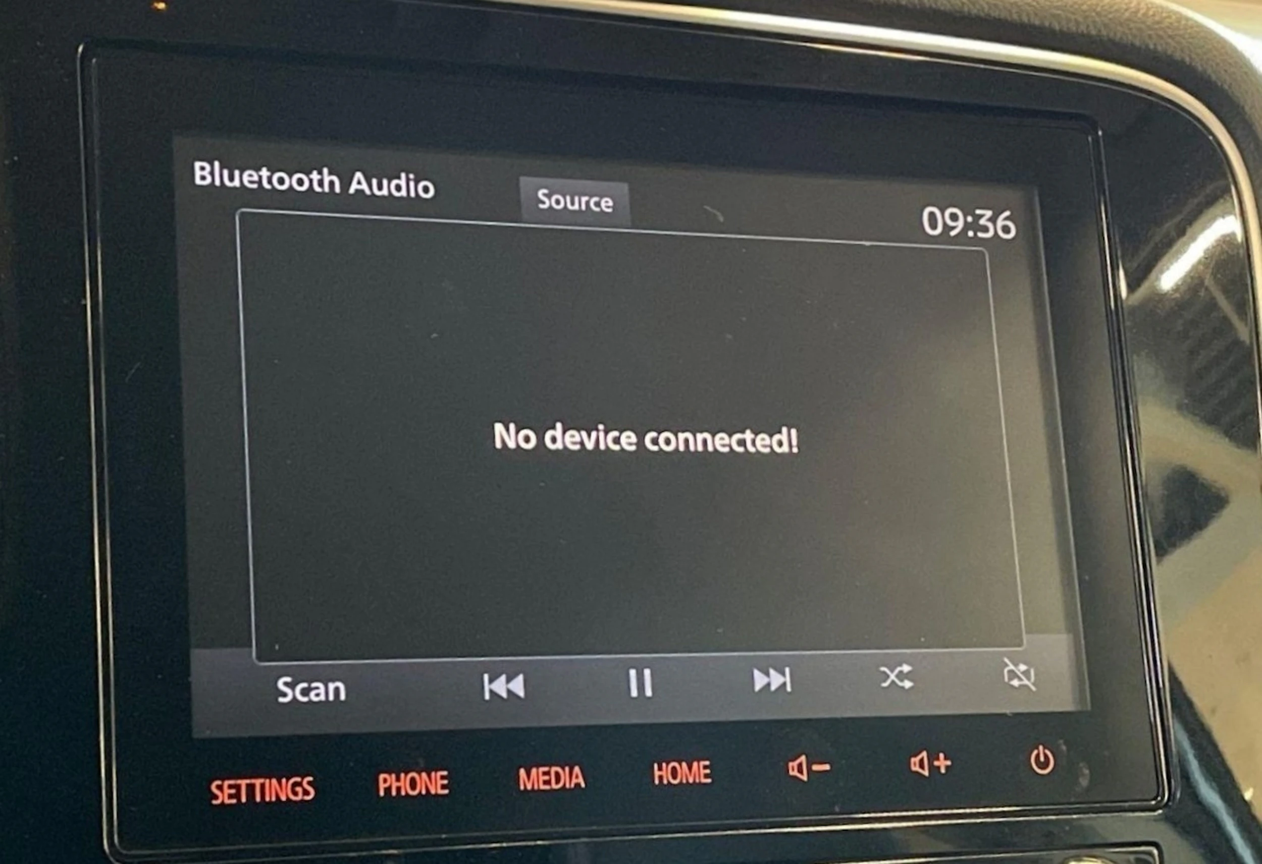 valkoinen Mitsubishi Outlander PHEV 2020 kuva 17.