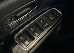 valkoinen Mitsubishi Outlander PHEV 2020 kuva 22.