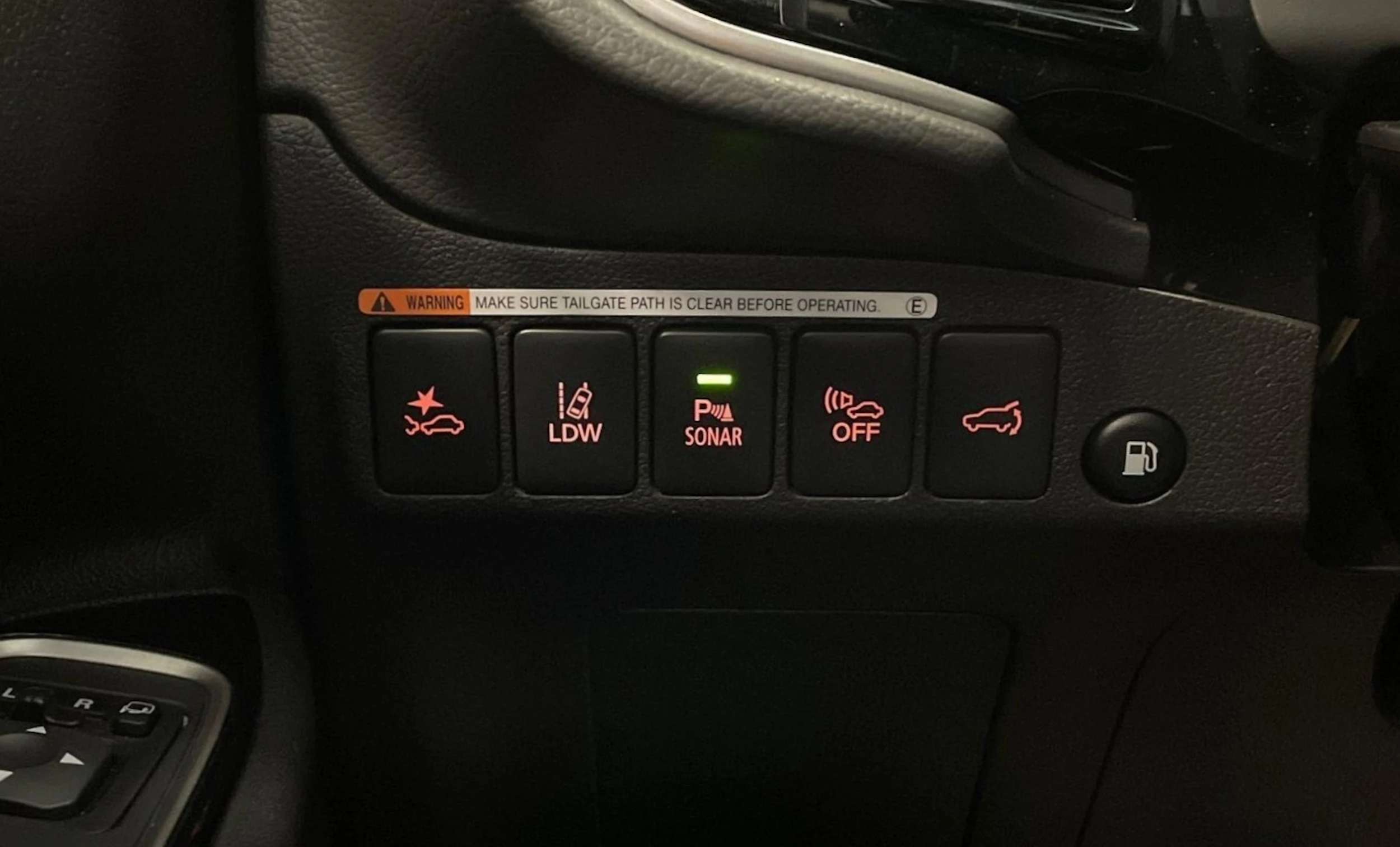 valkoinen Mitsubishi Outlander PHEV 2020 kuva 23.