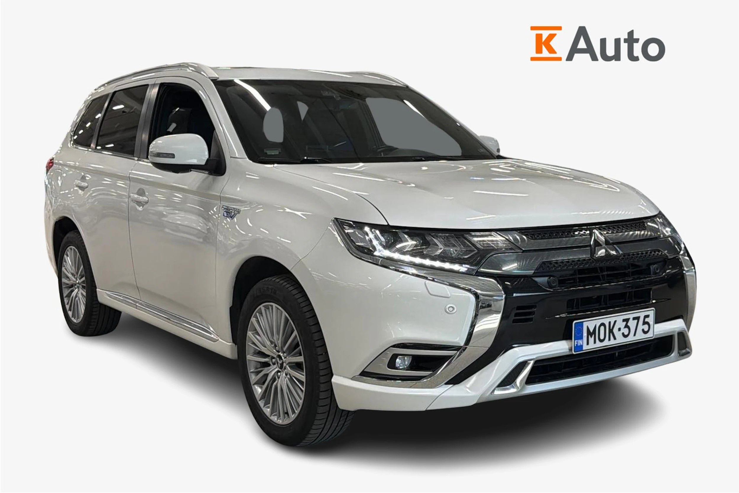 Valkoinen Mitsubishi Outlander PHEV 2020 kuva 1.