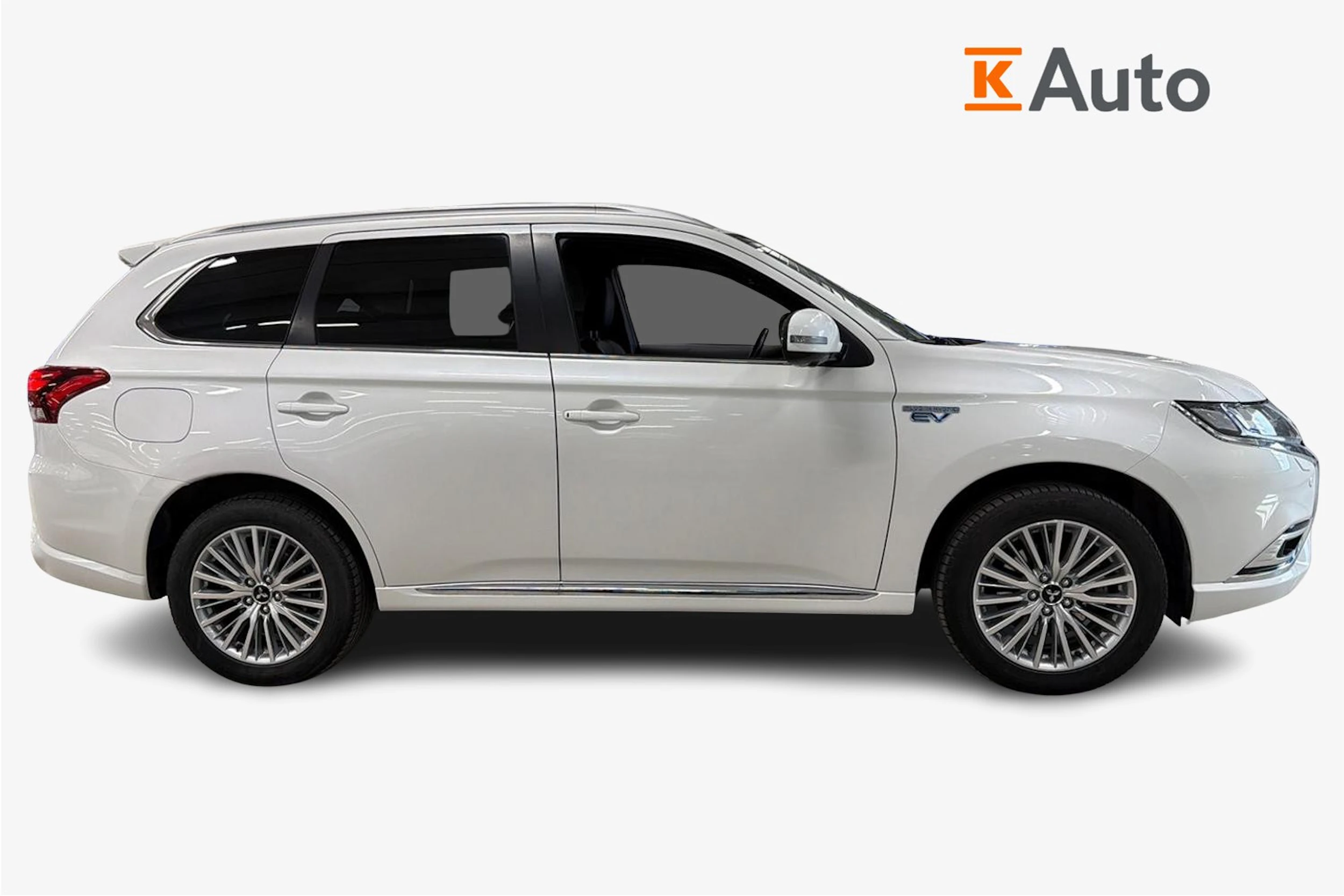 Valkoinen Mitsubishi Outlander PHEV 2020 kuva 7.