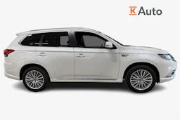 Valkoinen Mitsubishi Outlander PHEV 2020 kuva 7.