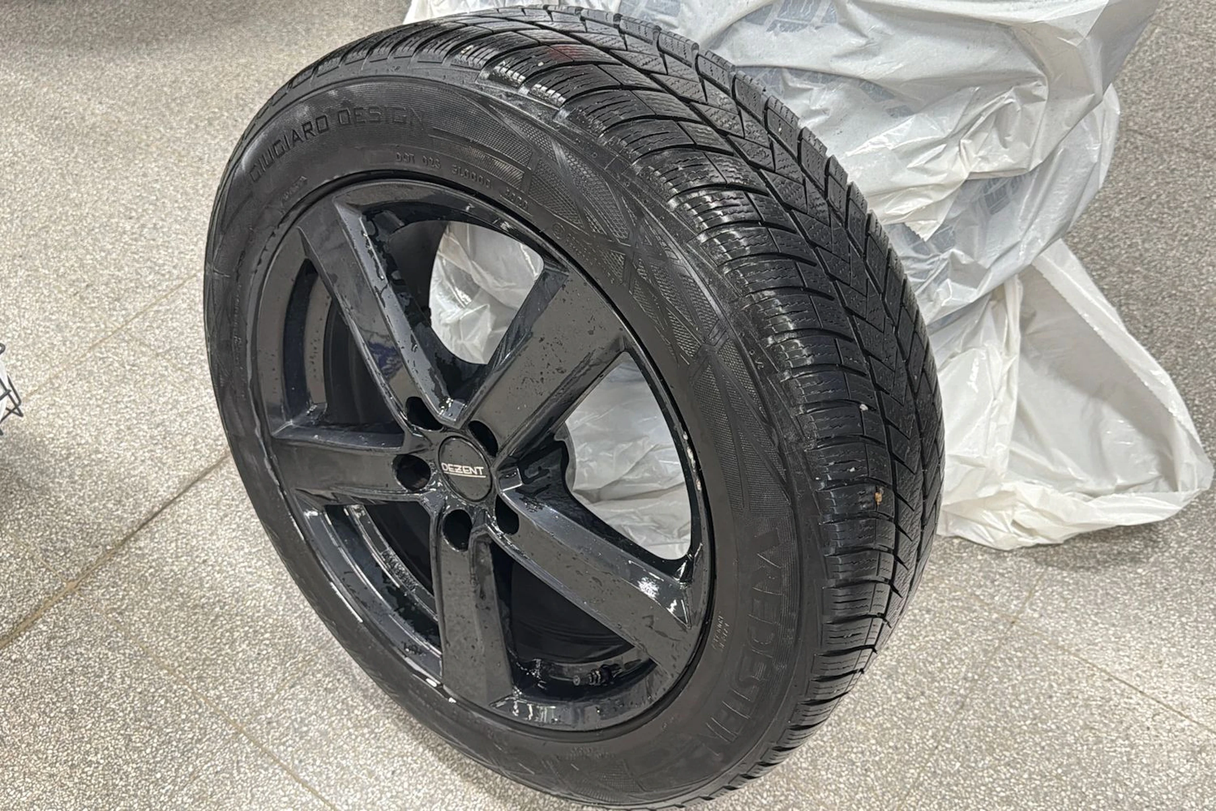 Valkoinen Mitsubishi Outlander PHEV 2020 kuva 13.