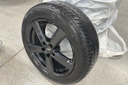 Valkoinen Mitsubishi Outlander PHEV 2020 kuva 13.