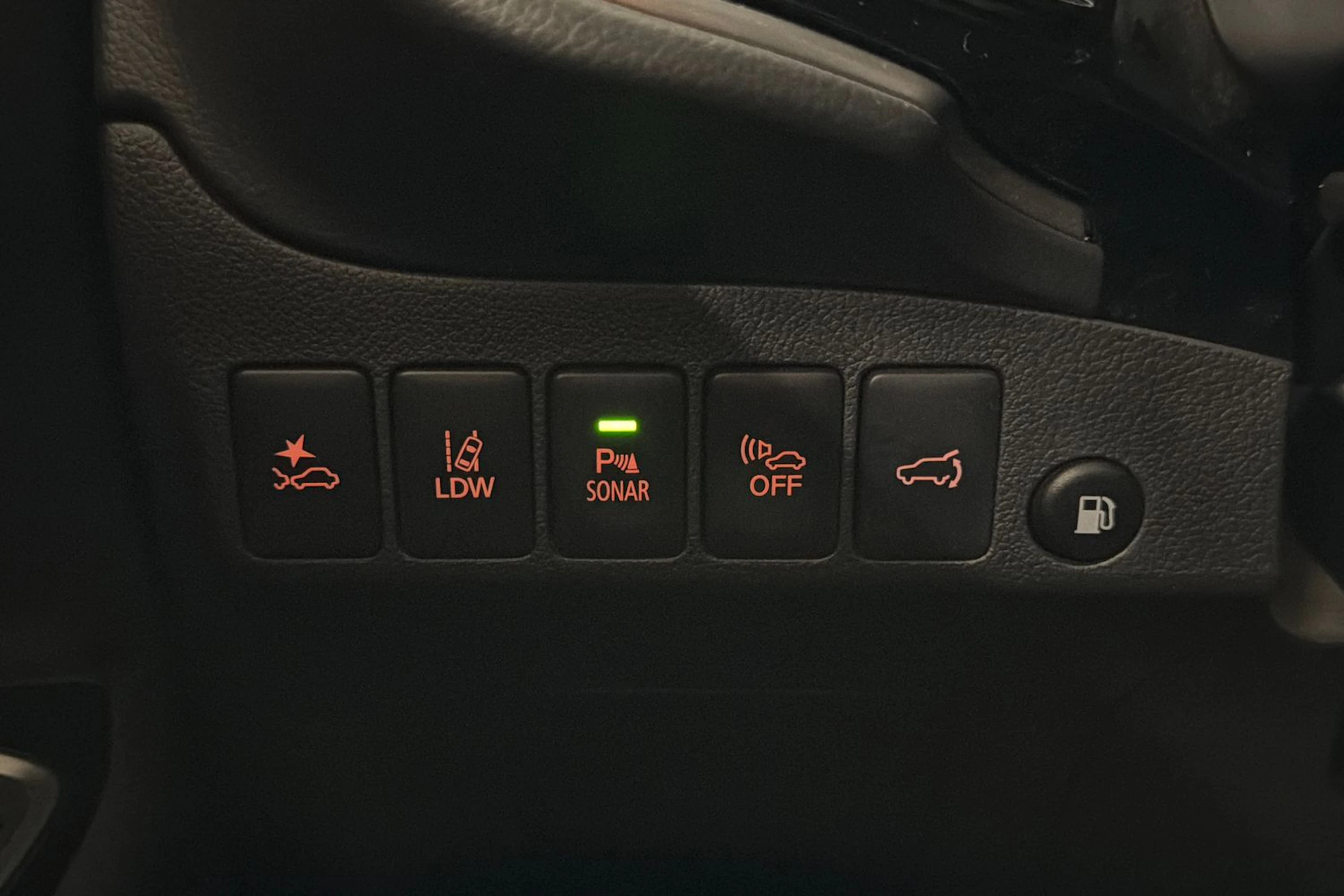 Valkoinen Mitsubishi Outlander PHEV 2020 kuva 21.