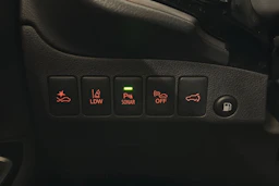 Valkoinen Mitsubishi Outlander PHEV 2020 kuva 21.