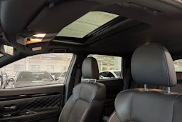 Valkoinen Mitsubishi Outlander PHEV 2020 kuva 29.