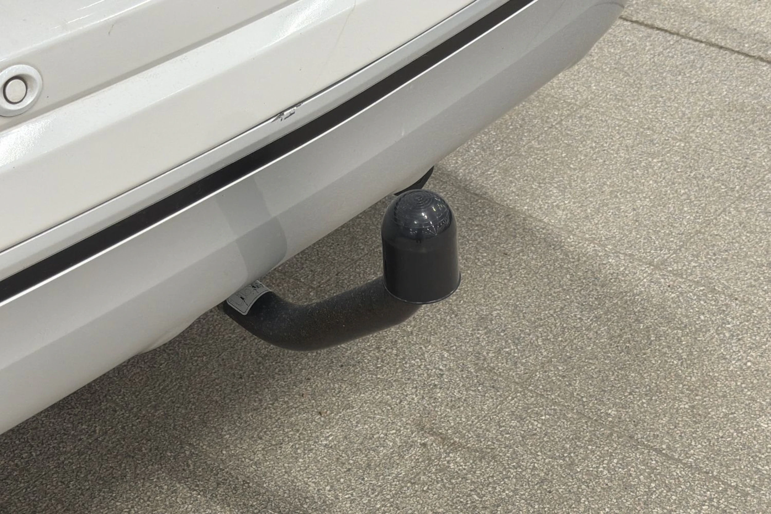 Valkoinen Mitsubishi Outlander PHEV 2020 kuva 30.