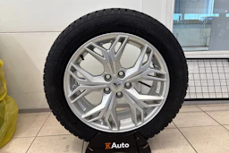 Punainen Mitsubishi Outlander PHEV 2020 kuva 13.