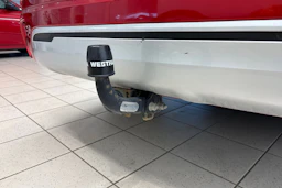 Punainen Mitsubishi Outlander PHEV 2020 kuva 18.