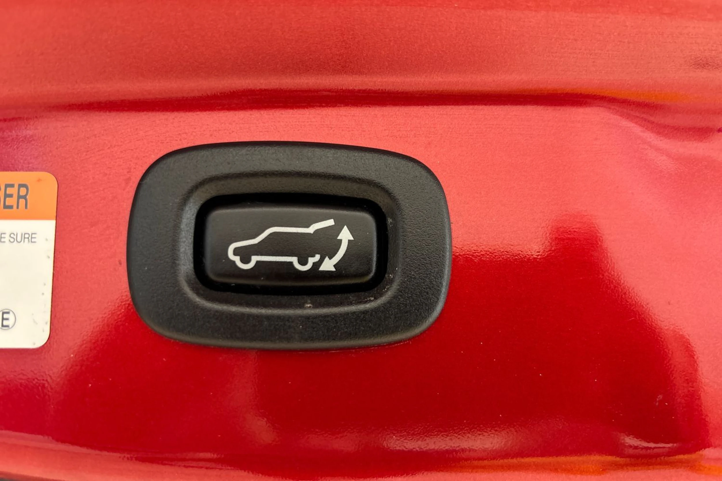 Punainen Mitsubishi Outlander PHEV 2020 kuva 19.