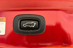 Punainen Mitsubishi Outlander PHEV 2020 kuva 19.