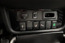 Punainen Mitsubishi Outlander PHEV 2020 kuva 27.
