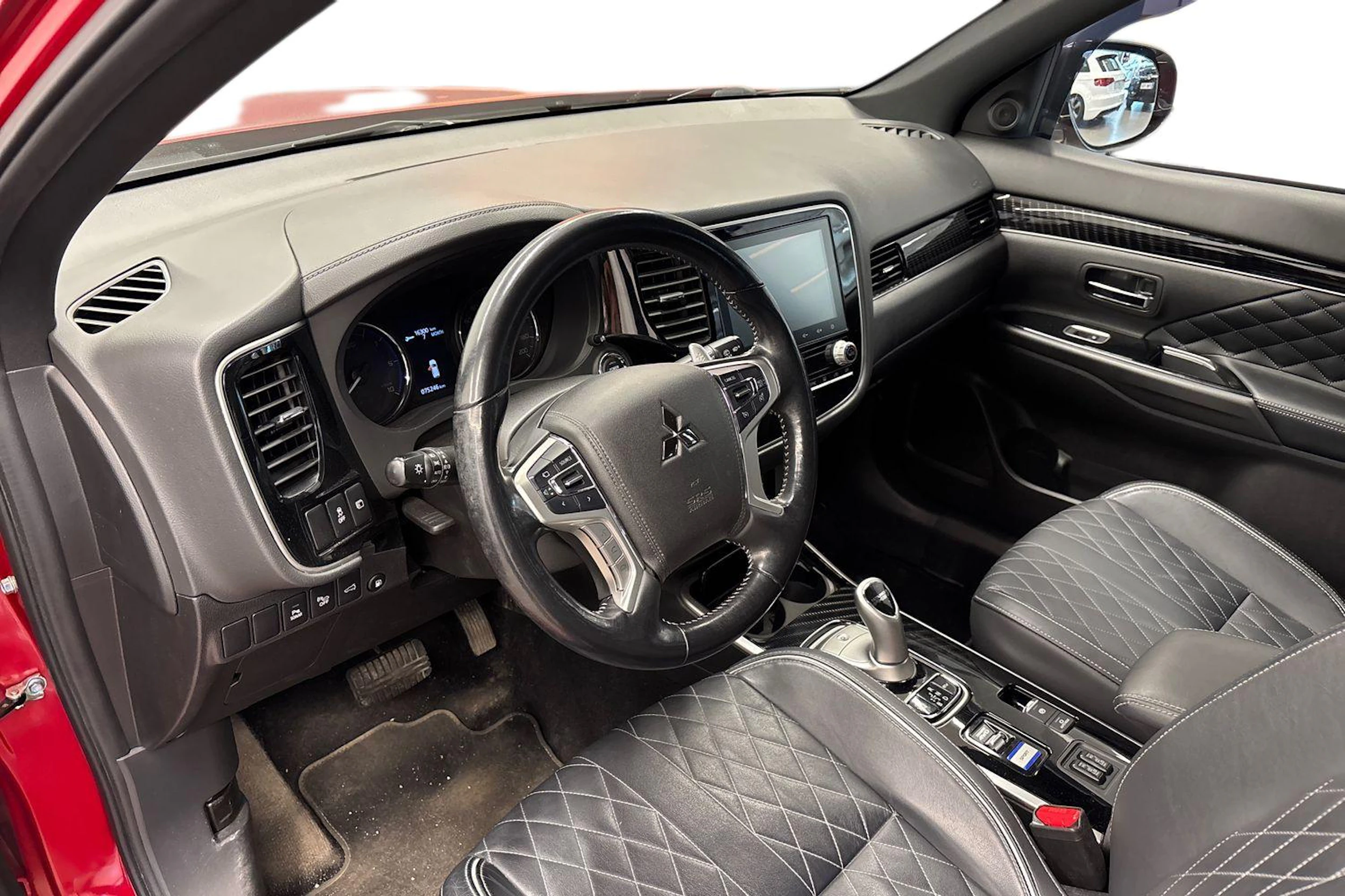 met. punainen Mitsubishi Outlander PHEV 2020 kuva 3.