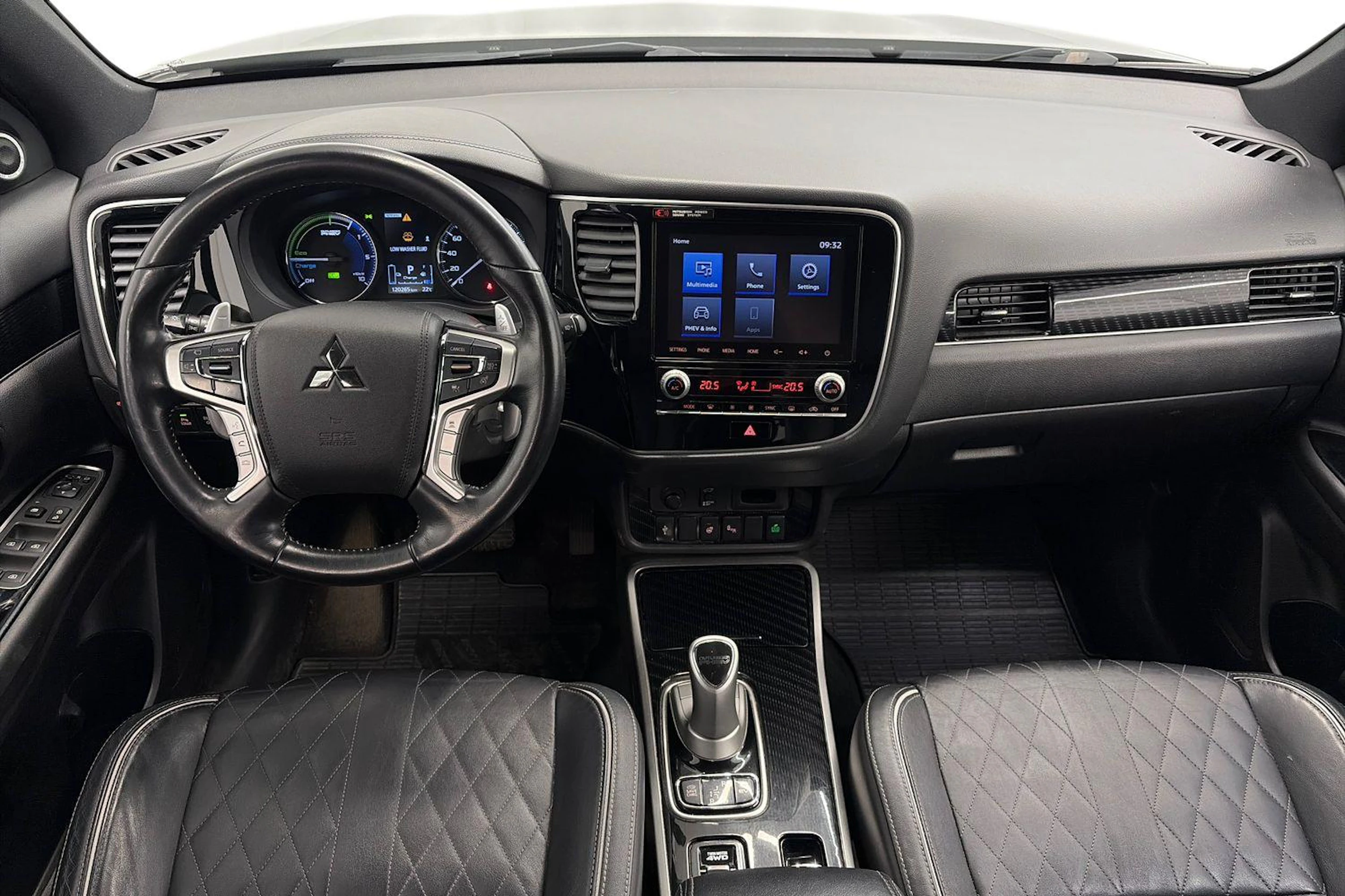 musta Mitsubishi Outlander PHEV 2020 kuva 9.