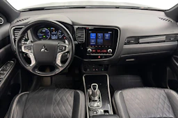 musta Mitsubishi Outlander PHEV 2020 kuva 9.