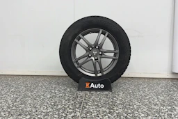 musta Mitsubishi Outlander PHEV 2020 kuva 13.