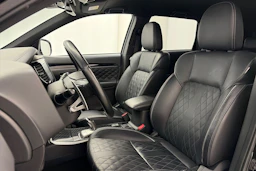 musta Mitsubishi Outlander PHEV 2020 kuva 17.