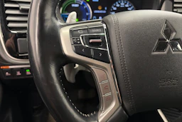 musta Mitsubishi Outlander PHEV 2020 kuva 20.