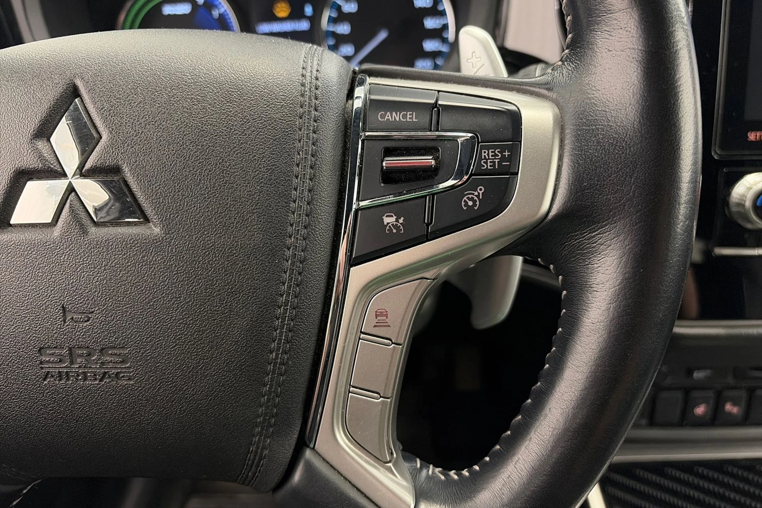 musta Mitsubishi Outlander PHEV 2020 kuva 21.