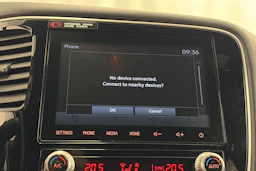 musta Mitsubishi Outlander PHEV 2020 kuva 24.