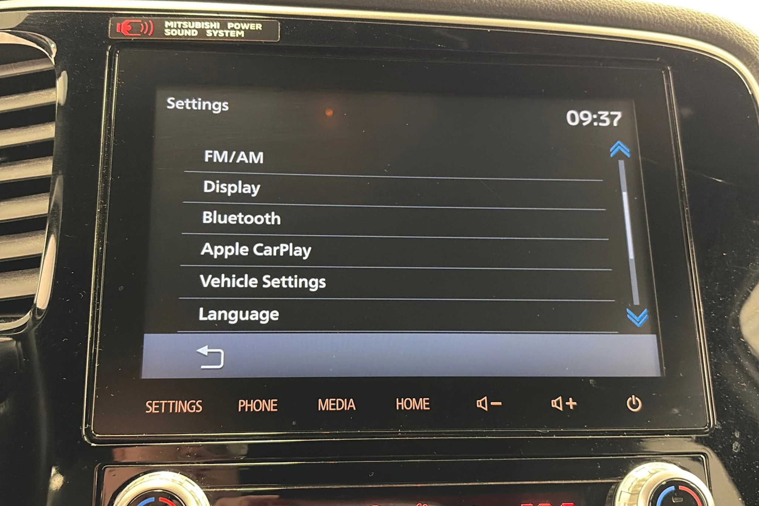 musta Mitsubishi Outlander PHEV 2020 kuva 25.