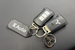 musta Mitsubishi Outlander PHEV 2020 kuva 29.