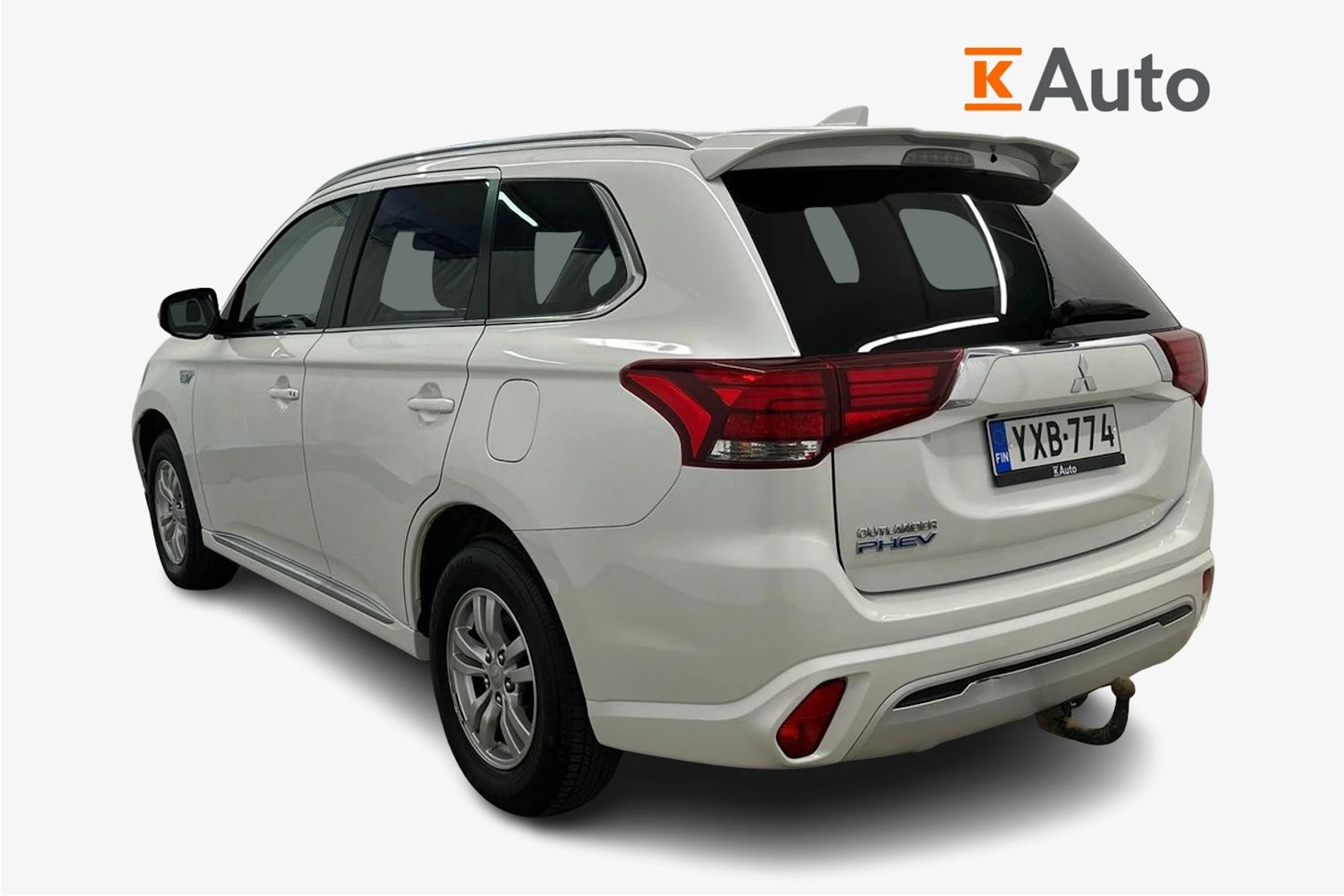valkoinen Mitsubishi Outlander PHEV 2020 kuva 3.