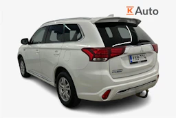 valkoinen Mitsubishi Outlander PHEV 2020 kuva 3.