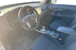 harmaa Mitsubishi Outlander PHEV 2020 kuva 3.