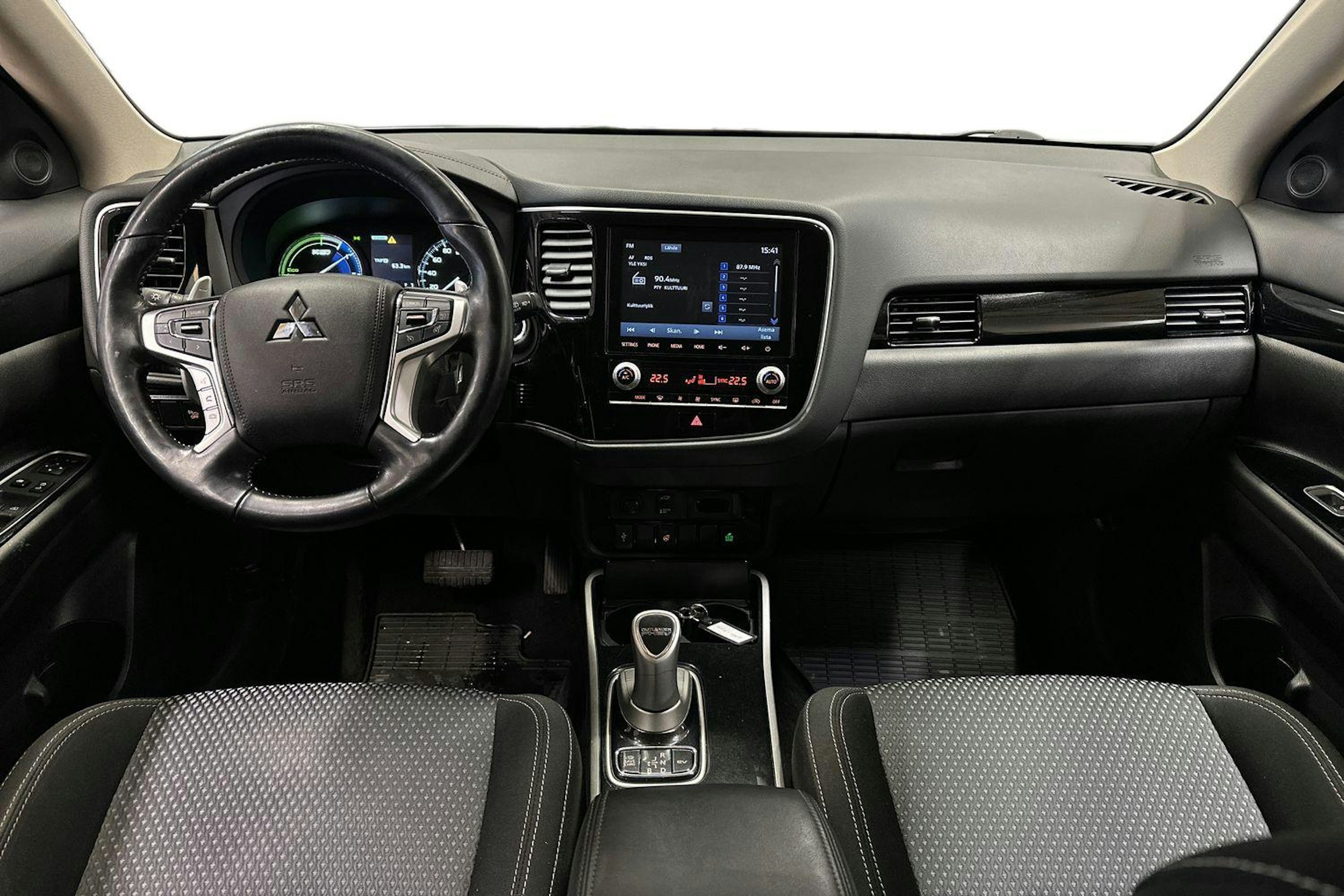 harmaa Mitsubishi Outlander PHEV 2020 kuva 9.