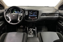 harmaa Mitsubishi Outlander PHEV 2020 kuva 9.