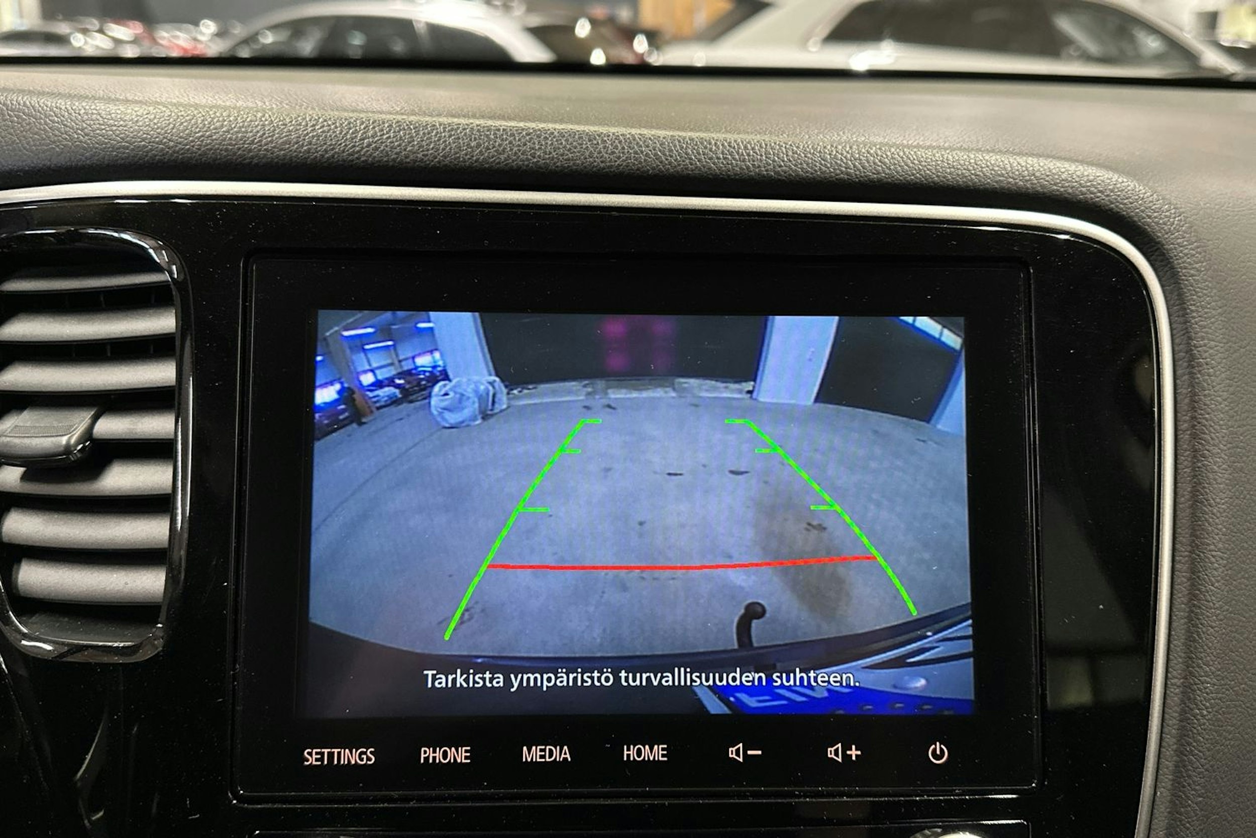 harmaa Mitsubishi Outlander PHEV 2020 kuva 15.