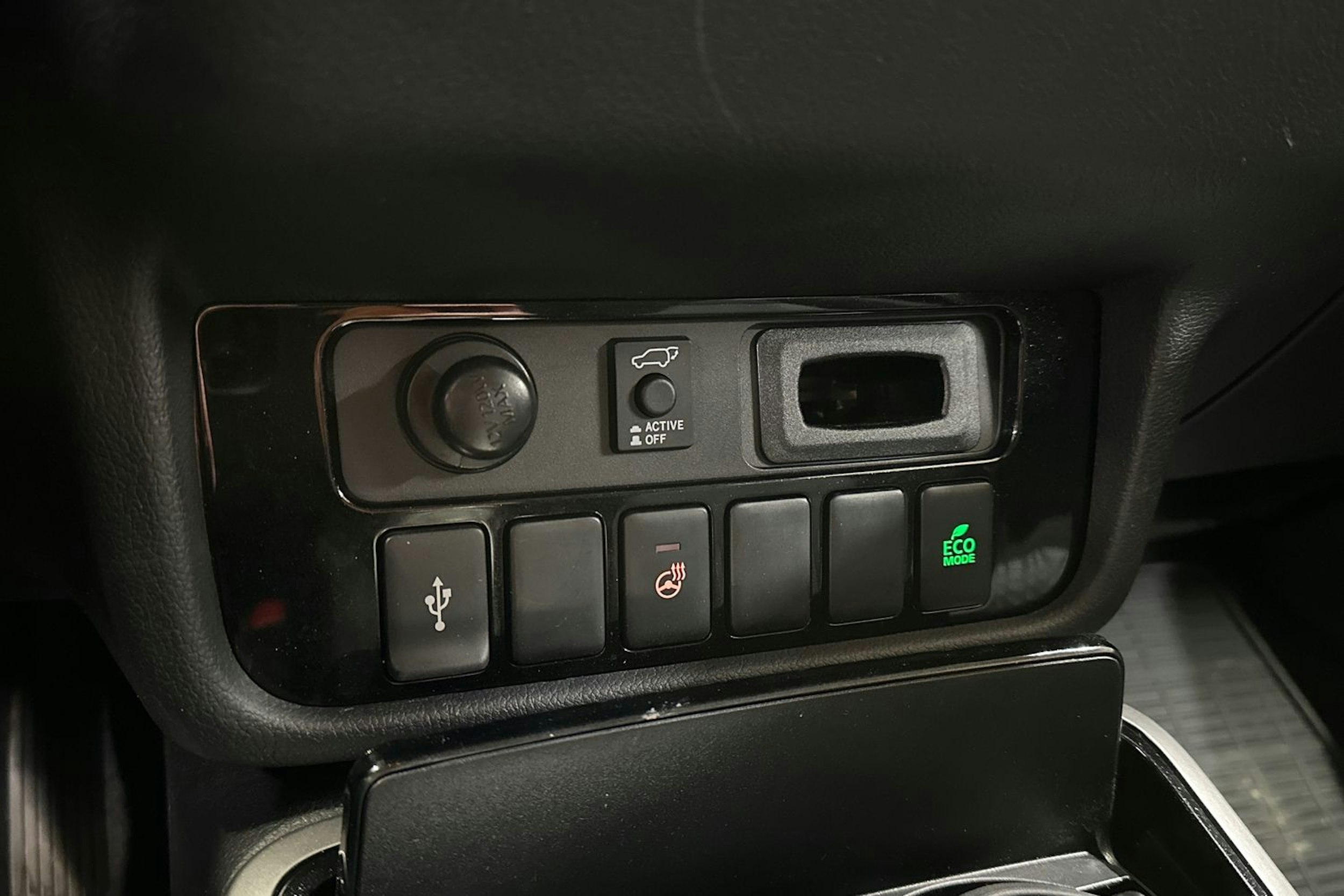 harmaa Mitsubishi Outlander PHEV 2020 kuva 18.