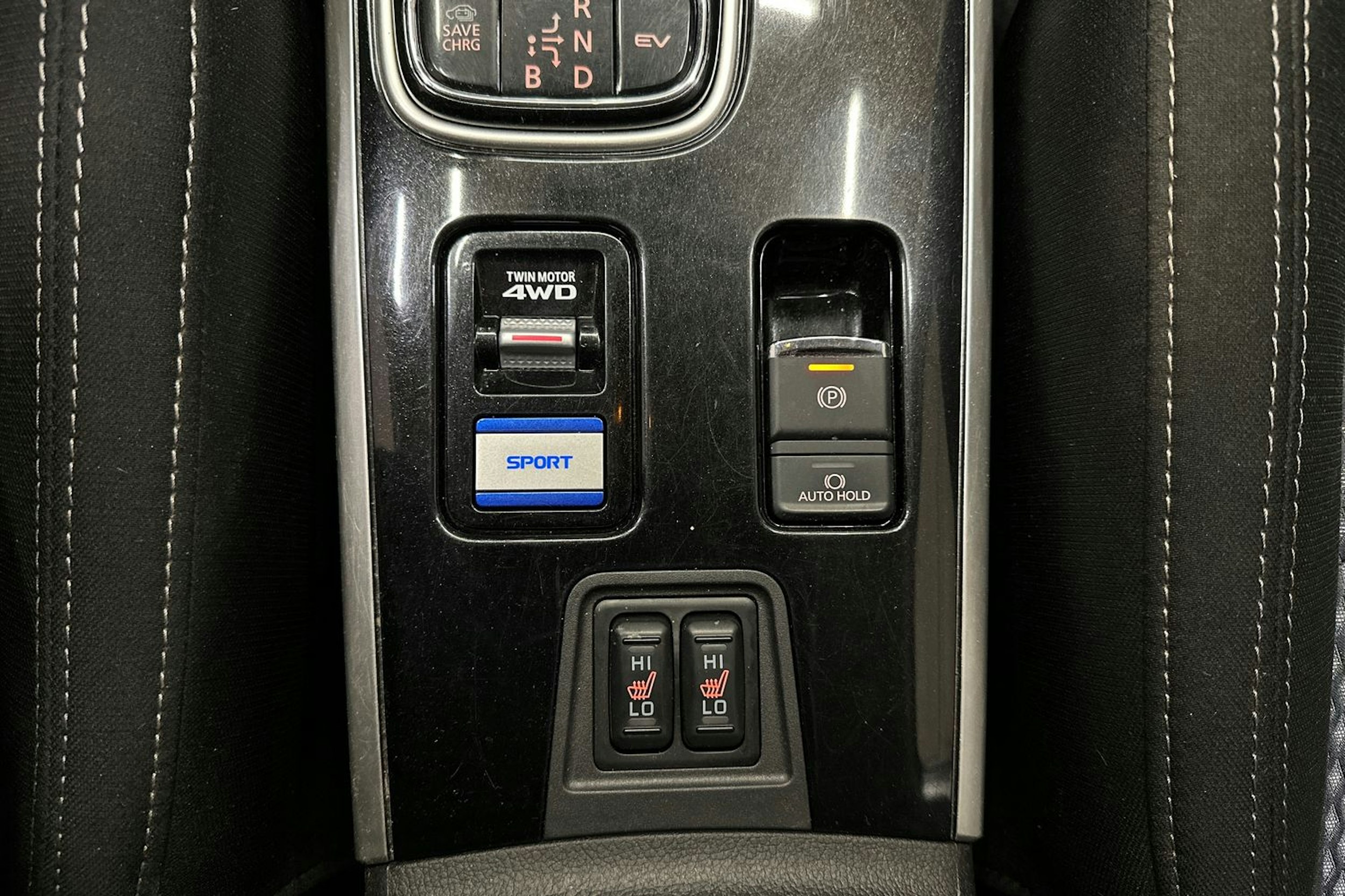 harmaa Mitsubishi Outlander PHEV 2020 kuva 19.