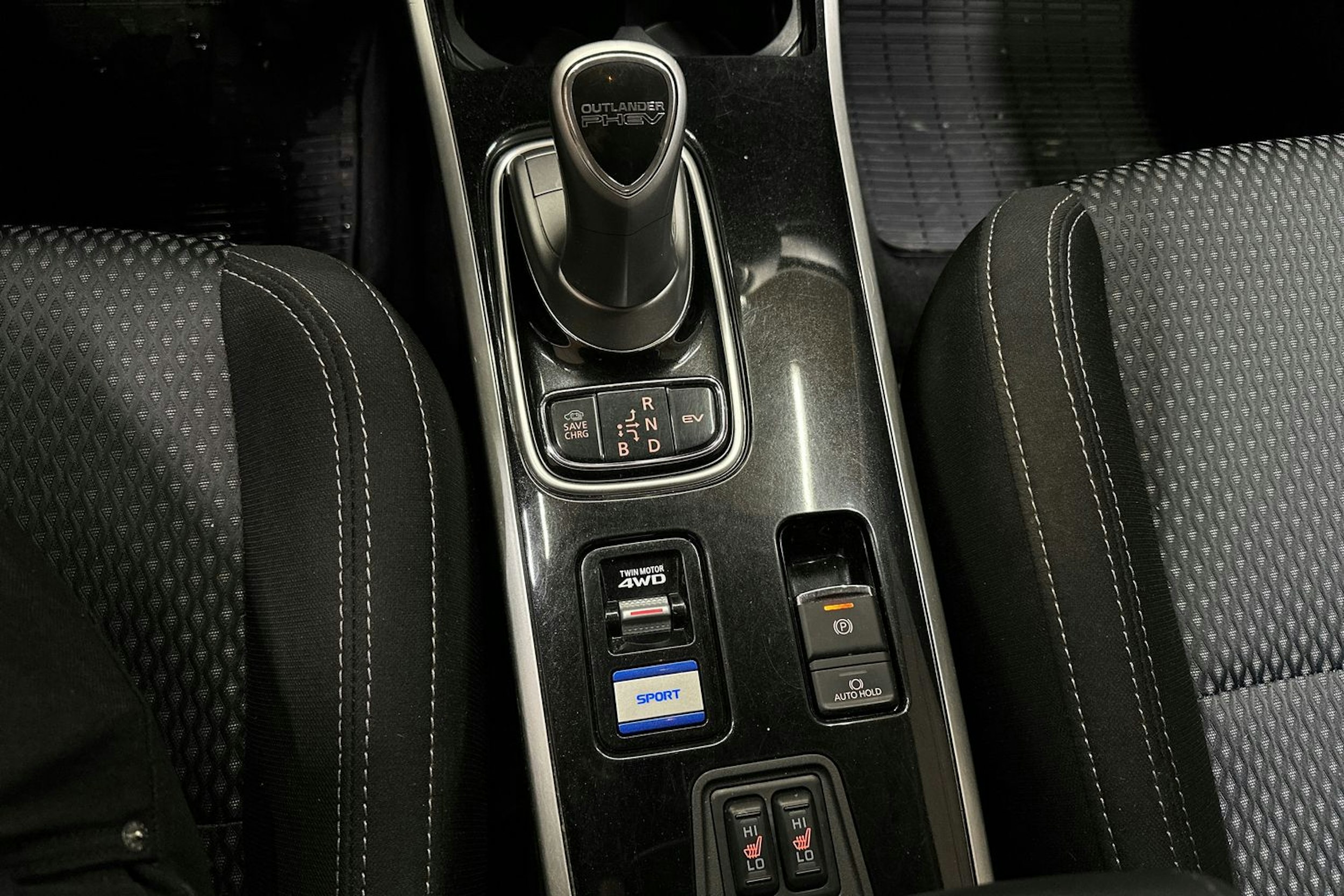 harmaa Mitsubishi Outlander PHEV 2020 kuva 20.