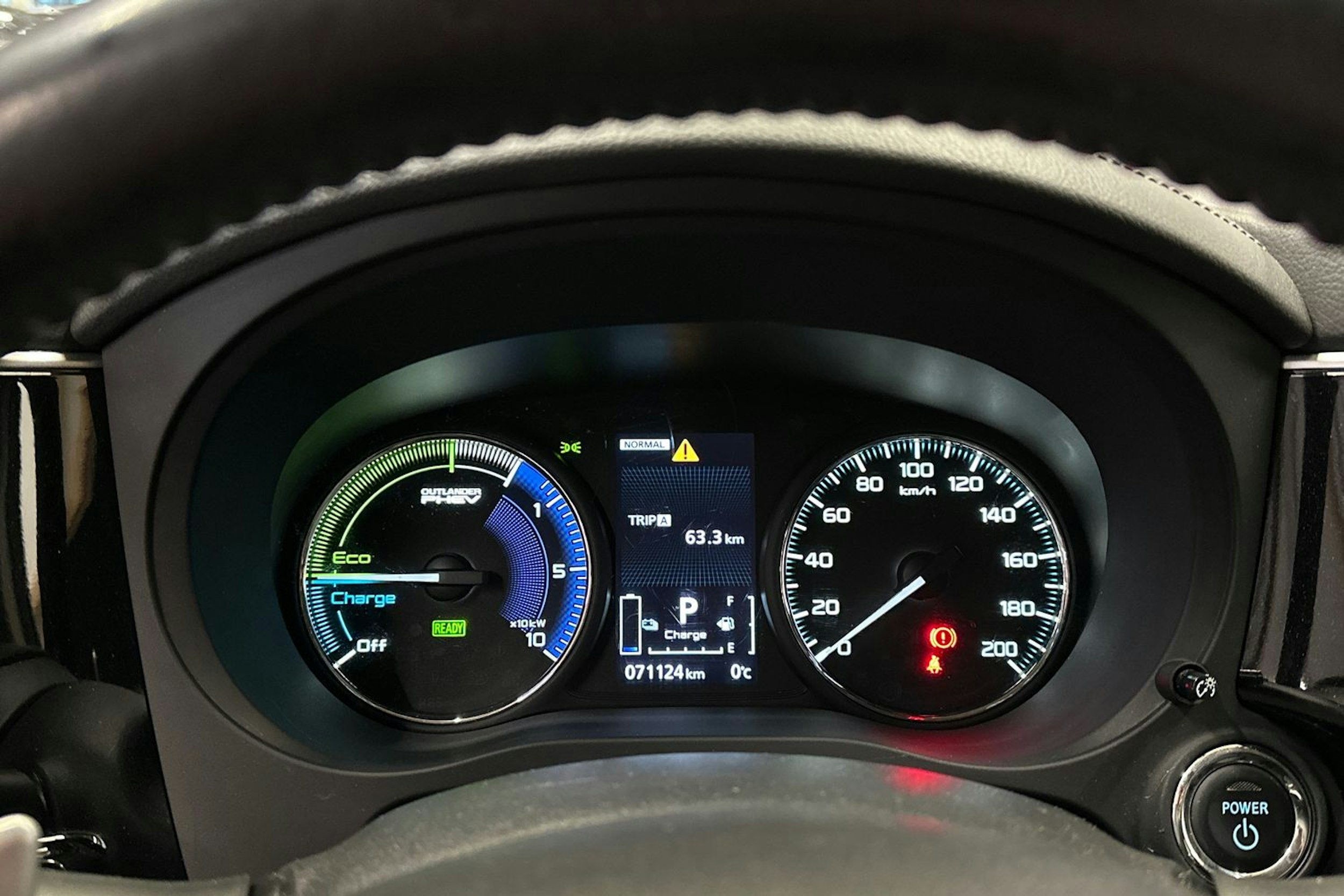 harmaa Mitsubishi Outlander PHEV 2020 kuva 21.