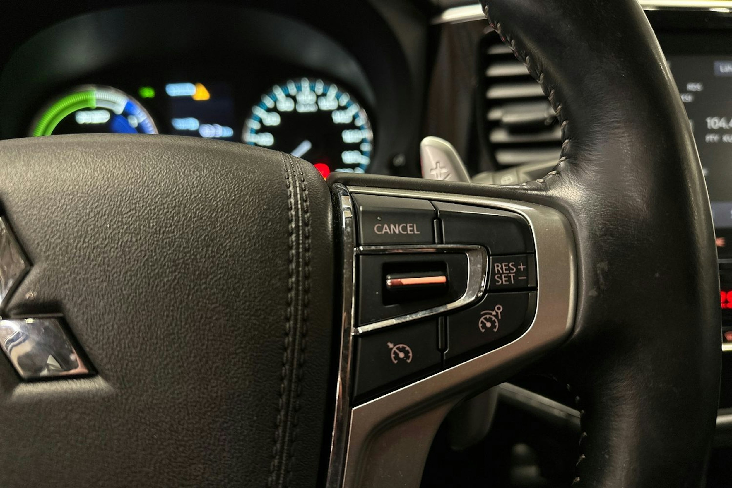 harmaa Mitsubishi Outlander PHEV 2020 kuva 22.